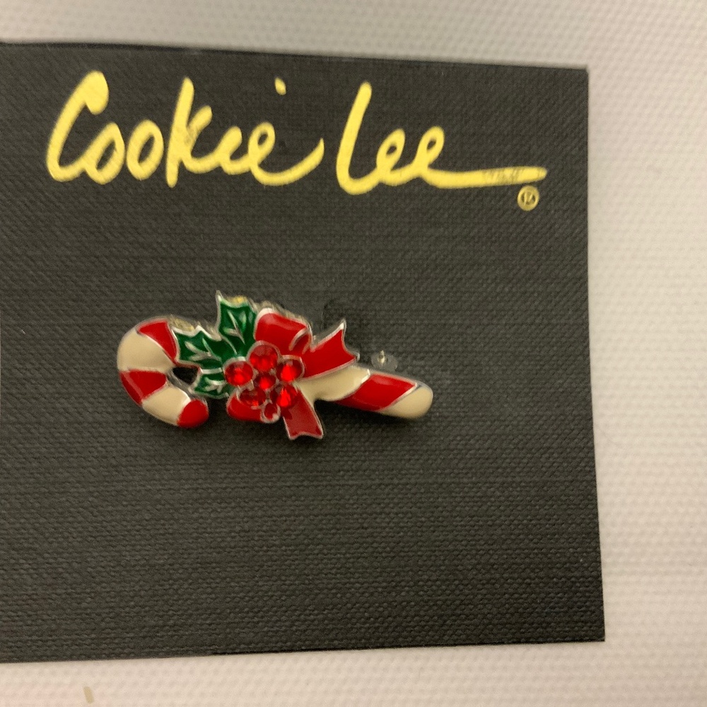 M4/ NWT  Cookie Lee  - Candy Cane Pin